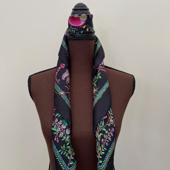 New Gucci Scarf Floral Black Green Multicolor Flora Silk Wrap - Picture 9 of 12